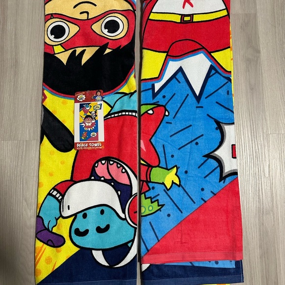 Ryan’s world beach towel - Picture 1 of 2